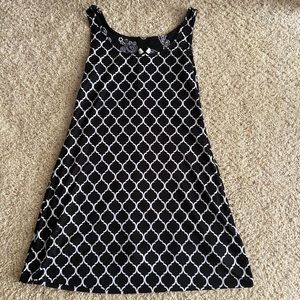 BNWT Reversible black and white petite dress